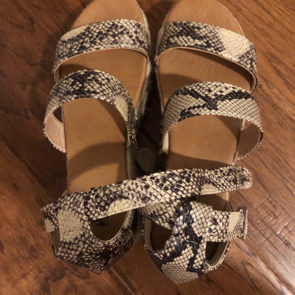 Snakeskin platform Sandels